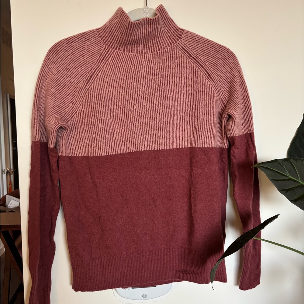 Stylish Two-Tone Dusty Pink Sweater